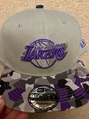 New Era Los Angeles Lakers Gray Crown with Purple & Gray Camo Brim Cap
